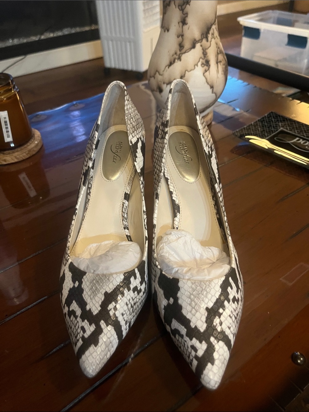 NEW ! ALFANI STEP FLEX White and Black Snake-Print Pointed Toe Heels